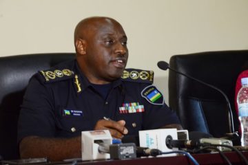 Ubuyobozi bwa Polisi y’u Rwanda bukomeje gusura abapolisi buganira nabo ku mikorere y’akazi