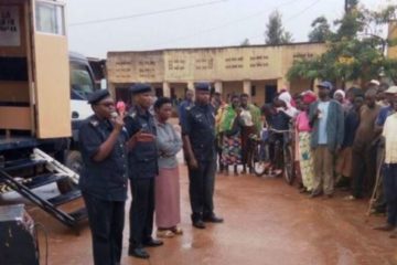 Mobile Police Station Van yasuye abaturage ba Rweru mu Bugesera