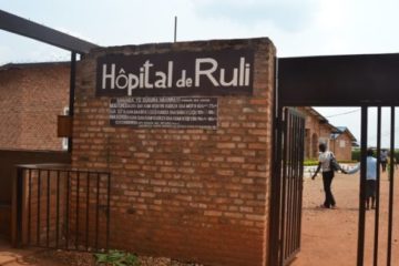 Hopital  Ruli :  Uwabyaye agapfunyikirwa ‘igipupe’ yasubijwe uruhinja ruzima “Ukekwa yatawe muri yombi “