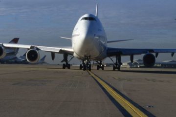 Ejo ku isaha ya 17 h 55  ku kibuga cy’indege ( Aéroport International de Paris-Charles de Gaulle  ) Padiri Tomas Nahimana yuriye indege  iza i Kigali ( Yavuguruwe )