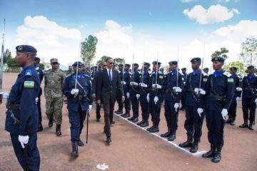 Ba Ofisiye bato n’abakuru ba Polisi 35,  basubijwe mu buzima busanzwe  n’Umukuru w’Igihugu Paul Kagame