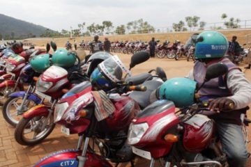 Bugesera: Polisi yafashe moto ebyiri zibwe zigiye kwambutswa, izishyikiriza ba nyirazo