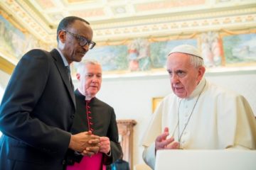 Perezida Paul Kagame yakiriwe na Papa Francis