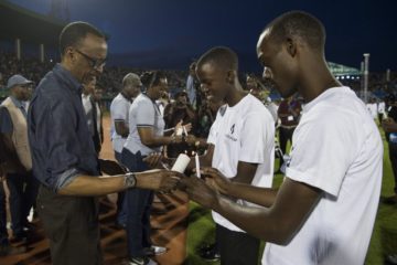 Perezida Kagame na Madamu bifatanyije n’’Urubyiruko m’Urugendo ‘Walk to Remember ‘ rutanga ubutumwa bw’icyizere ku rubyiruko  [ Yavuguruwe ]