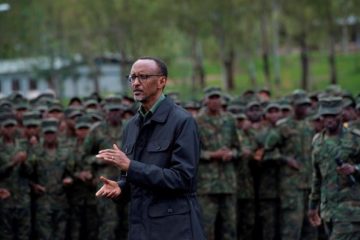 Perezida Kagame yazamuye mu ntera ba Ofisiye bato barenga 400