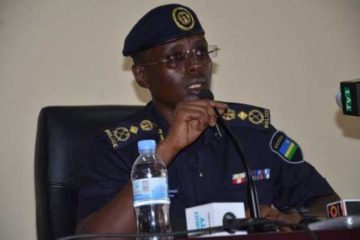 ‘ Wihutaza umunyantege nke, na we afite uburenganzira bwo kugenda mu muhanda ‘  – Polisi y’u Rwanda