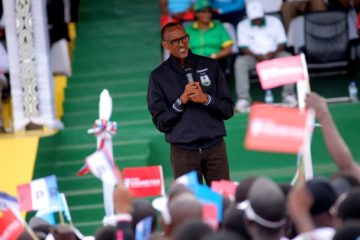 Ku munsi wa kane  Paul Kagame, yakomereje ibikorwa byo kwiyamamaza mu Karere ka Ngororero na Muhanga