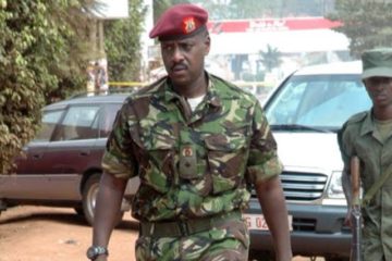 Gen. Muhoozi yayoboye operasiyo idasanzwe ya gikomando ifata ibikoresho bya girisikare mu baturage