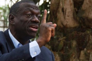 Uganda : Besigye na bagenzi be barekuwe batanze miliyoni eshantu z’amashilingi