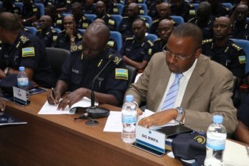 Polisi y’u Rwanda na Minisiteri y’ubutaka n’amashyamba basinyanye amasezerano y’ubufatanye ku kwita ku bidukikije