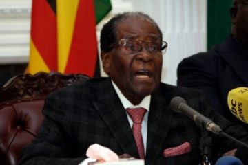 Zimbabwe: Robert Mugabe wirukanwe ku buyobozi bw’ishyaka rye ntakozwa ibyo kwegura