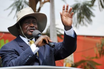 Perezida Museveni yavuze ko agiye kwirukana abaganga bahagaritse akazi basaba kongererwa umushahara. 