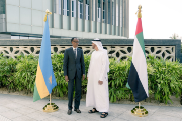 Perezida Kagame yaganiriye n’igikomangoma cya Abu Dhabi ku iterambere ry’ibihugu byombi