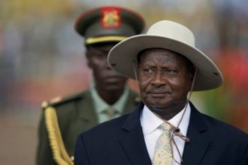 Perezida Museveni yatangiye kwitura abadepite bashyigikiye ihindurwa ry’Itegeko Nshinga