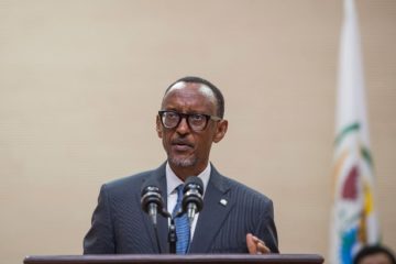 Perezida Kagame yakiriye indahiro z’abaminisitiri bashya