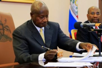 Uganda : Perezida Museveni  yasinye Itegeko Nshinga rimwemerera manda ya gatandatu