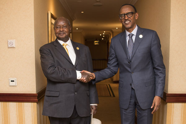 Kuri iki Cyumweru Perezida Kagame arahura na Museveni,  Entebbe muri Uganda