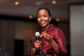 Clare Akamanzi yahawe impamyabumenyi y’ikirenga y’icyubahiro