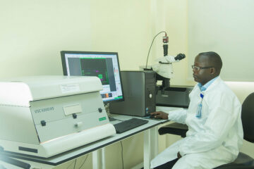 Amafaranga Abanyarwanda bishyuraga mu gupimisha DNA agiye kugabanyukaho hafi kimwe cya kabiri