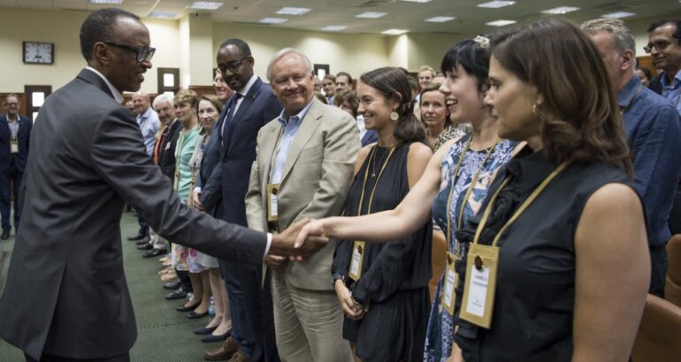 Perezida Kagame yabwiye abayobozi b’ibigo by’ubucuruzi icyatumye u Rwanda rushora imari mu ikoranabuhanga