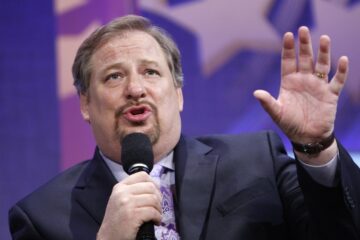 Pasiteri Rick Warren yatangaje intambwe eshanu zafasha ababaswe n’ubusambanyi kubiciho burundu