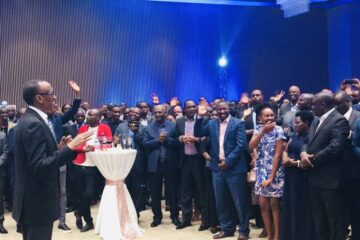 Perezida Kagame yabwiye urubyiruko icyo amateka azarwishyuza nirujenjeka