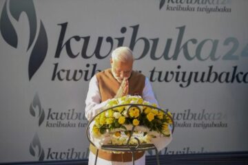 Min. W’Intebe W’u Buhinde, Narendra Modi Yunamiye Inzirakarengane Zishyinguye Mu Rwibutso Rwa Kigali