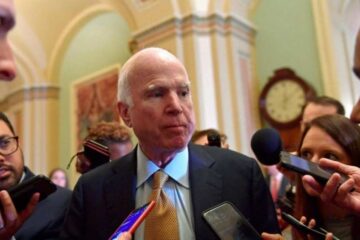 Senateri John McCain wiyamamarije kuyobora Amerika yitabye Imana