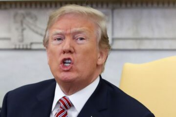 Trump yashyize yemera ko Abarusiya bari bemeye gutanga amakuru kuri Clinton