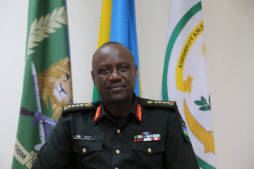 Maj. Gen. Muganga yasimbuye Gen Ibingira nk’Umugaba Mukuru w’Inkeragutabara
