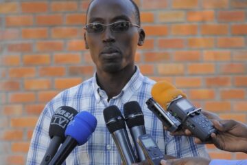 Umunyamakuru Phocas Ndayizera  wari waraburiwe irengero afunzwe na RIB