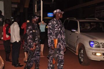 Bobi Wine ari guhigwa bukware na Polisi ya Uganda aho yamaze no kugota agace bivugwa ko aherereyemo