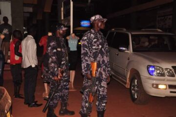 Uganda: Bobi Wine yacitse polisi yashakaga kumuta muri yombi