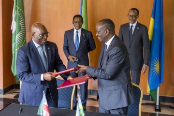 Kagame na Nguema bakurikiranye isinywa ry’amasezerano ane hagati y’u Rwanda na Guinée Equatoriale Kagame na Nguema bakurikiranye isinywa ry’amasezerano ane hagati y’u Rwanda na Guinée Equatoriale