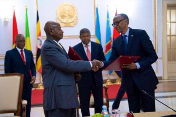 Angola : Inama ya Perezida Kagame na Museveni irangiye basinye amasezerano