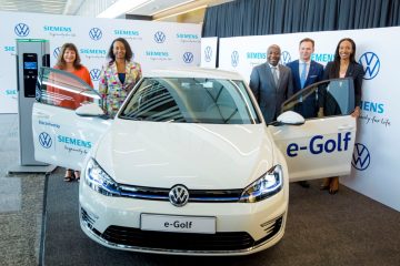 Minisitiri w’Intebe yatangije ikoreshwa ry’imodoka za mbere zifashisha amashanyarazi mu Rwanda