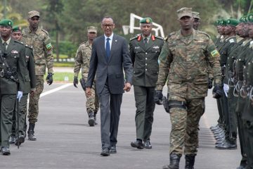 Kagame yasabye abofisiye bashya binjiye mu Ngabo z’u Rwanda guhora bari maso