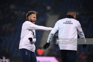 Amafoto y’Umunsi: Abakinnyi ba PSG baserukanye akanyamuneza mu mwambaro wamamaza Visit Rwanda