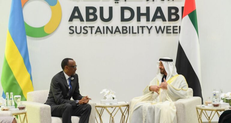 Perezida Kagame yakiriwe n’Igikomangoma cya Abu Dhabi