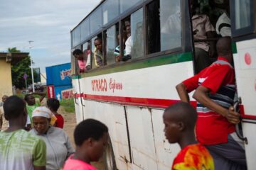 Abanyarwanda bakomeje gushimutwa mu gihugu cy’u Burundi bajyanwa mu nkambi z’akato bashinjwa ko baje kwanduza Abarundi virusi ya CORONA, baratabaza