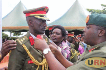 Museveni yazamuye mu ntera abayobozi ba CMI, Abel Kandiho na C.K Asiimwe, bashinjwa gushyigikira abahungabanya umutekano w’u Rwanda Museveni yazamuye mu ntera abayobozi ba CMI, Abel Kandiho na C.K Asiimwe, bashinjwa gushyigikira abahungabanya umutekano w’u Rwanda