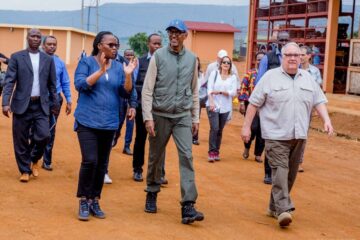 Perezida Kagame yatangije umushinga, umuherwe Buffet yashoyemo  miliyoni 30 z’amadolari