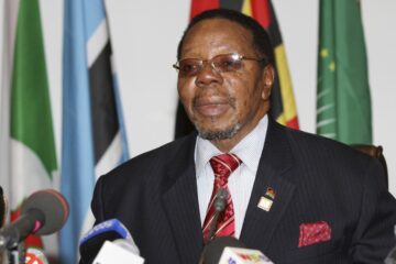 Perezida wa Malawi yemeye ko umushahara we ukatwaho 10 % kubera coronavirus