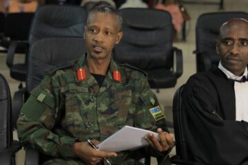 Colonel Tom Byabagamba arashinjwa ruswa no kugerageza gutoroka Gereza