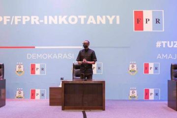 Perezida wa Repubulika, Paul Kagame, asanga Abanyarwanda ubwabo bagomba kwikebuka, bakigaya cyane kuko aribo bisenyeye ubumwe n’ Igihugu muw’1994, aho gukomeza gushakira impamvu ku banyamahanga.