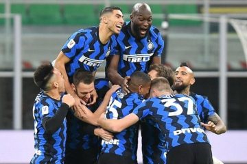 Nyuma y’imyaka 11 ikipe ya Inter de Milan yo mu Butaliyani yegukanye igikombe cya shampiyona habura imikino 4 ngo umwaka w’imikino wa 2020-2021 usozwe. Nyuma y’imyaka 11 ikipe ya Inter de Milan yo mu Butaliyani yegukanye igikombe cya shampiyona habura imikino 4 ngo umwaka w’imikino wa 2020-2021 usozwe.