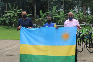 Minisitiri wa Siporo Aurore Mimosa yahaye ibendera ndetse n’amagare mashya abakinnyi bazahagarira u Rwanda muri Tour du Rwanda, abasaba kwitwara neza Minisitiri wa Siporo Aurore Mimosa yahaye ibendera ndetse n’amagare mashya abakinnyi bazahagarira u Rwanda muri Tour du Rwanda, abasaba kwitwara neza