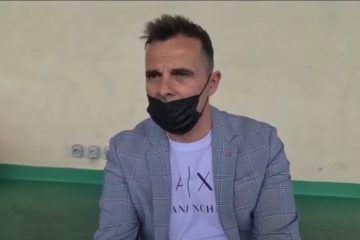 Umutoza w’amavubi Carlos Alos Feller yakurikiye umukino w’igikombe cy’Amahoro Etincelles yaboneyeho itike yo kugera muri 1/8