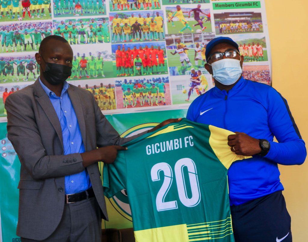 Nyuma yo gutorerwa kuyobora Gicumbi FC, Shumbusho Asmani yemeje ko ikipe ayoboye yatandukanye n’umutoza Ghislain Tchiamas izana Banamwana Camarade