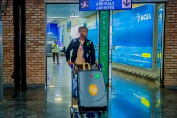 Amafoto – Willy Essombe Onana wa Rayon Sports yageze i Kigali ngo afatanye n’ikipe ye kwitegura umwaka w’imikino wa 2022-2023